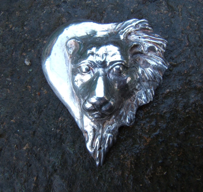 Pendentif 'Lion/lionne en coeur'
