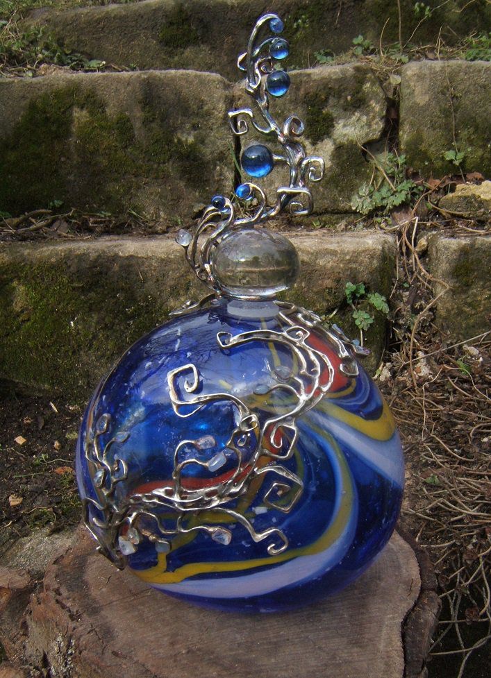 Flacon,décor verre au chalumeau sur monture laiton plaqué argent patiné