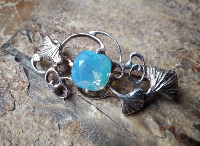 Broche Art Nouveau  cristal bleu opale