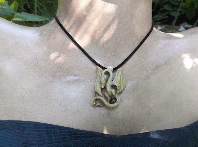 Pendentif "Dragon et son oeuf"