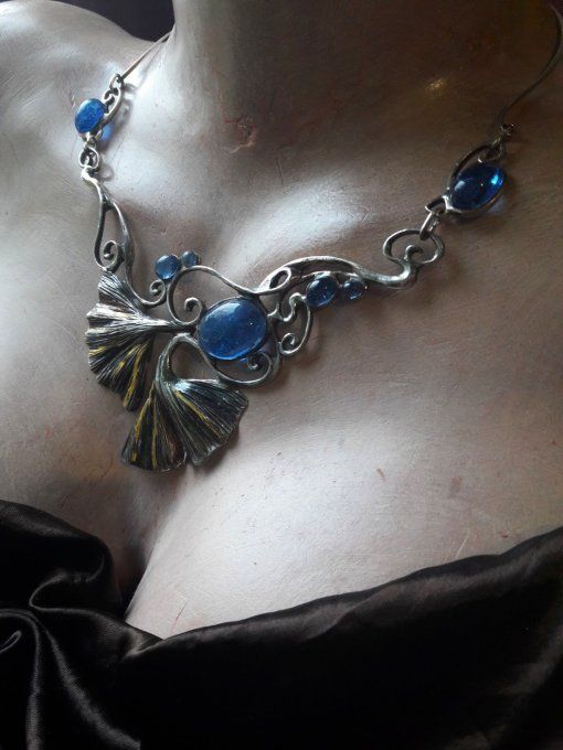 Collier Style Art Nouveau Ginkgo bleu saphir
