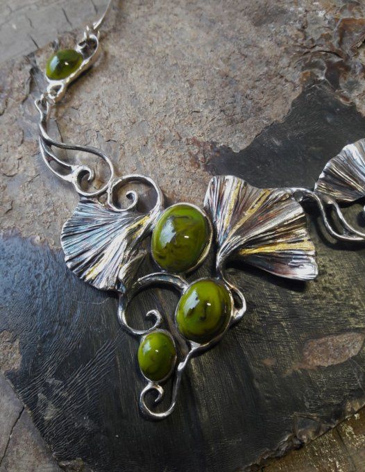 Collier Art Nouveau feuilles de ginkgo kaki