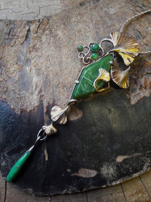 Pendentif Art Nouveau ginkgo et jade