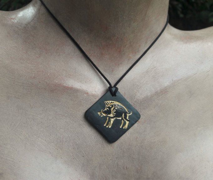 Pendentif ardoise sanglier